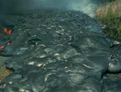 Pašlaik izvirst apmēram 20... Autors: Fosilija 10 interesanti fakti par vulkāniem