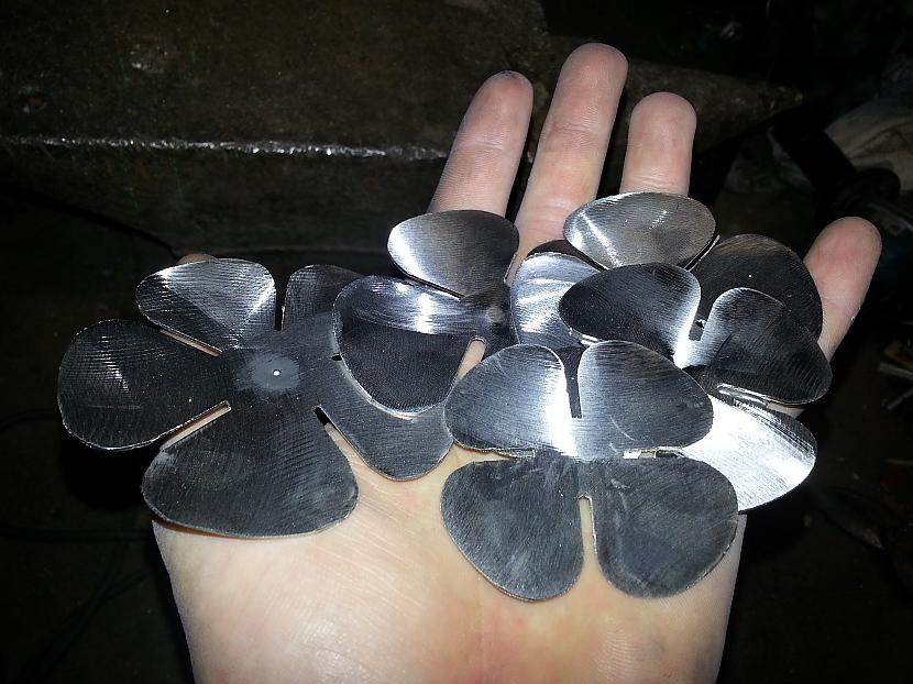 Scaroneit sākas pats... Autors: kpot Roze no metāla. Never ending rose. Metal rose hand made