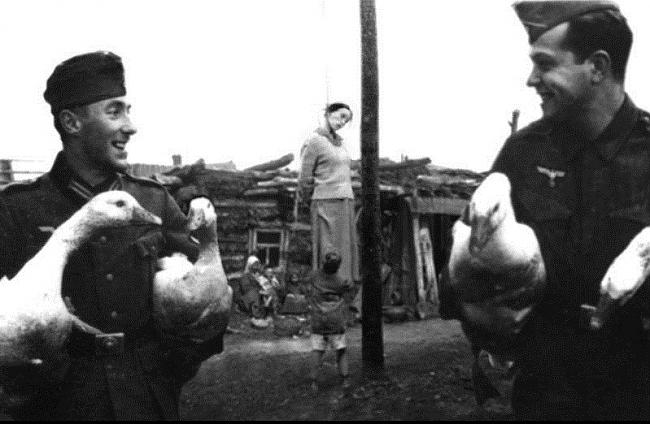 Paskaties uz scaroniem... Autors: DamnRiga Cik žēl, ka viņiem toreiz nebija fotošops