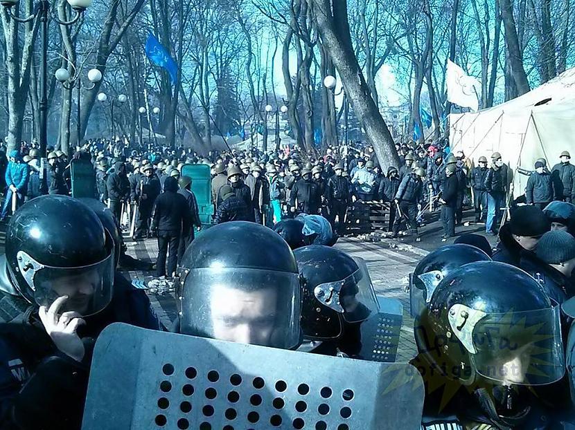 Autors: Hello Kijevas ielās atkal atsākās nemieri,šoreiz tie līdzinās karam.