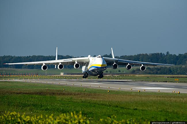 Lidmascaronīnu izgatavoja... Autors: kaashis An-225 lielākā lidmašīna