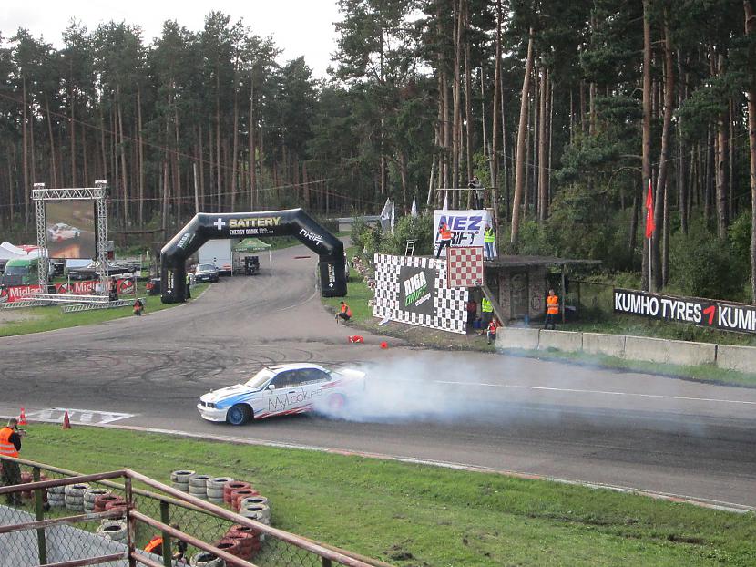 Kvalifikācijas braucieni pa... Autors: Fosilija NEZ PRO drifta 3.posms un Latvijas drifta čempja 6. posms
