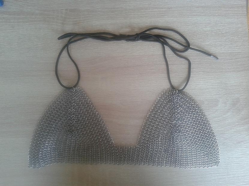 Savienojam kopā ar vidusdaļu... Autors: Tim3D Bruņu bikini