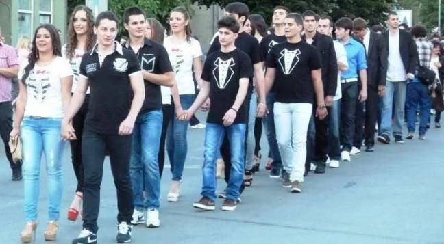 Absolventi savā izlaidumā... Autors: starmen Ko aklais var saredzēt un kurlais sadzirdēt?