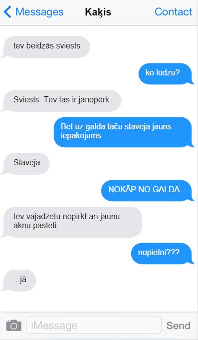 Autors: matilde Kaķis raksta SMS saimniekam. Tak var pasmieties!