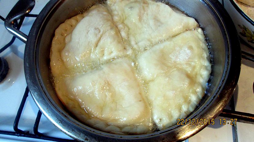 Uz cepamās pannas jālej... Autors: rasiks Mani čebureki