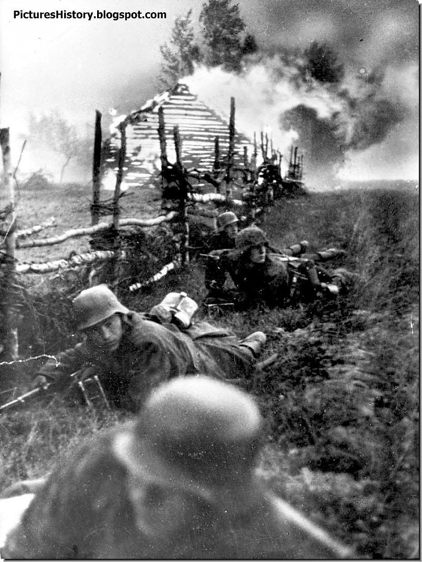 Vīri no Das Reich kaujā... Autors: DamnRiga Retas vēsturiskas fotogrāfijas. Otrā daļa.