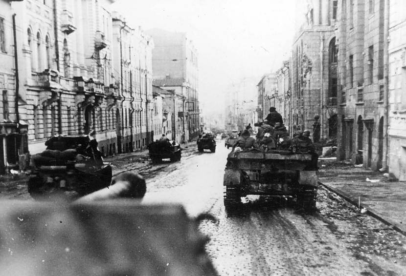 1943 gadā norisinājās kaujas... Autors: Ratway Karavīrs, kurš sešu gadu laikā karoja trīs armijās.