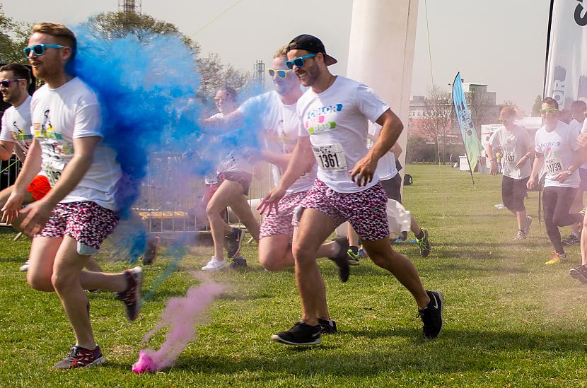 Krāsojam muguru zilu Autors: ugnotbug Color Me Rad UK - piecu kilometru skrējiens dzīves izkrāsošanai!