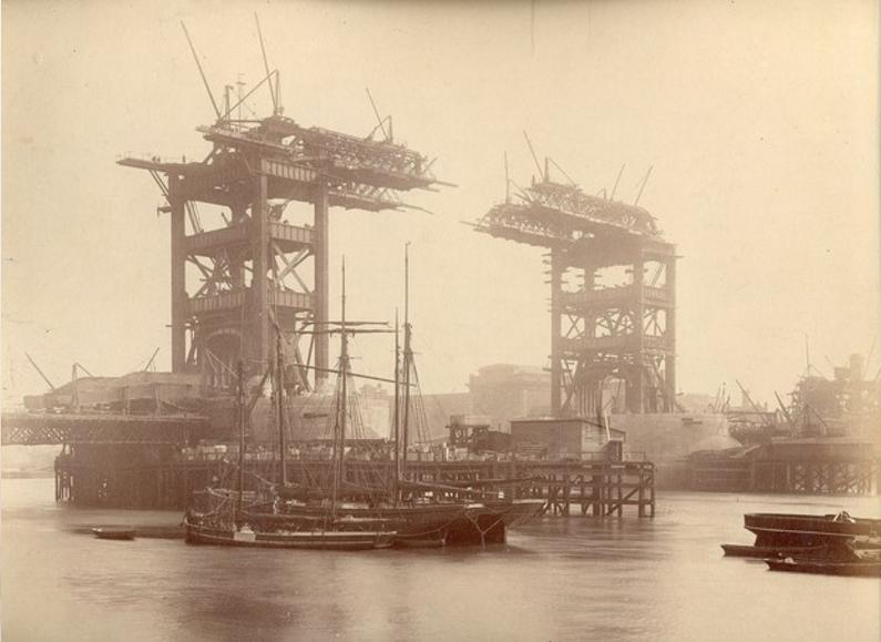 Torņa tilts Londona 1892g... Autors: Lestets Pasaules ikoniskās būves pirms to pabeigšanas