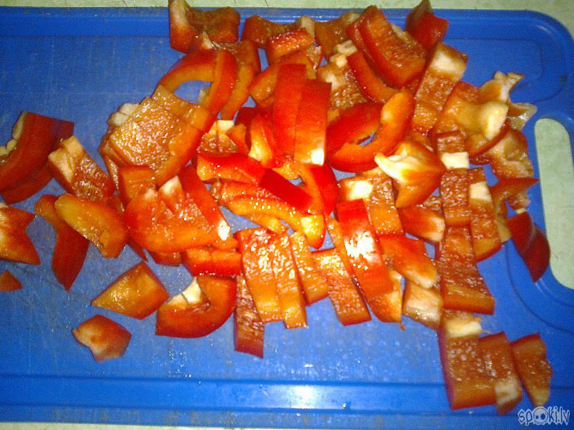 Paprika spītīgi spurojas pa... Autors: ezkins Vistas rudenīgais uznāciens 2