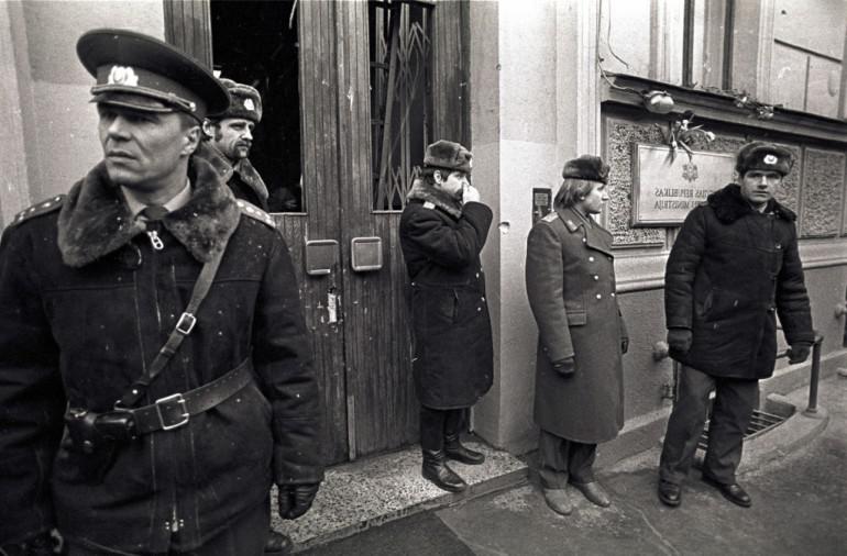 Autors: 100 A 30 emocionāli kadri no 1991. gada barikādēm. Tās ir mūsu atmiņas.