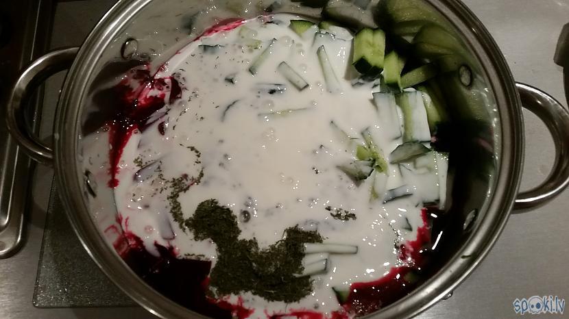 Pievienojam sāli piparus un... Autors: aniii7 Aukstā zupa