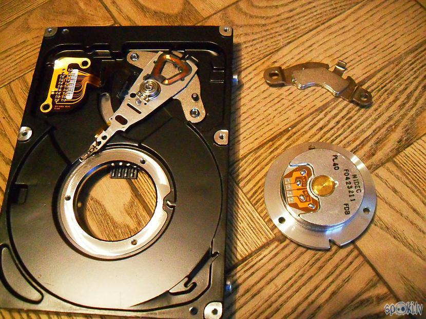 noskrūvēts disks izņemts... Autors: Grey Wolf Kas "lācītim vēderā" jeb jaucam ārā HDD
