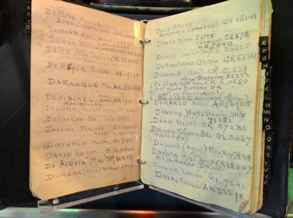 Rakstījām adrescaronu... Autors: Charged 20 lietas, kuras cilvēki darīja pirms interneta parādīšanās.