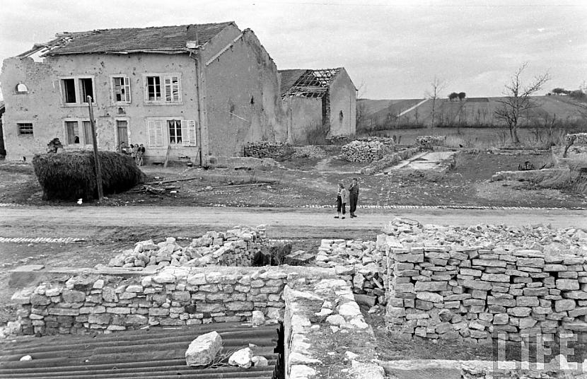 Autors: DamnRiga Divus gadus pēc kara beigām