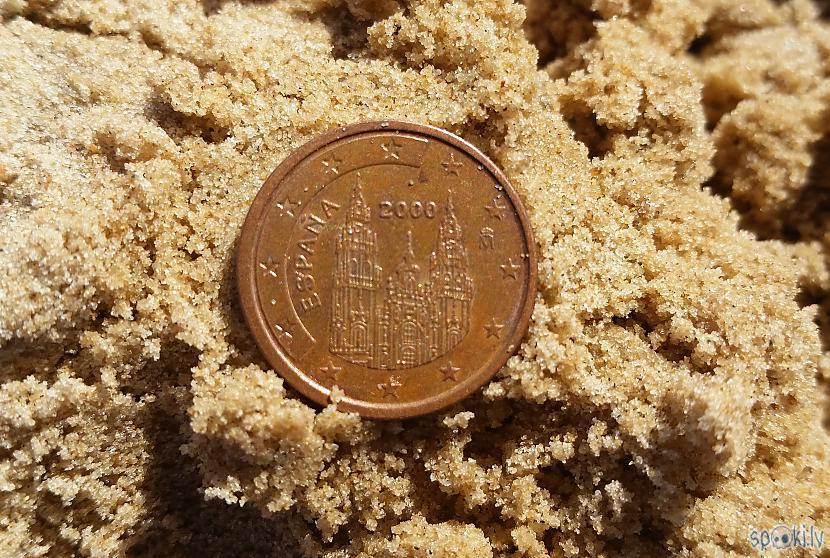 Barcelooooona Autors: pyrathe Ar metāla detektoru pa pludmali 2018 (money, money, money)