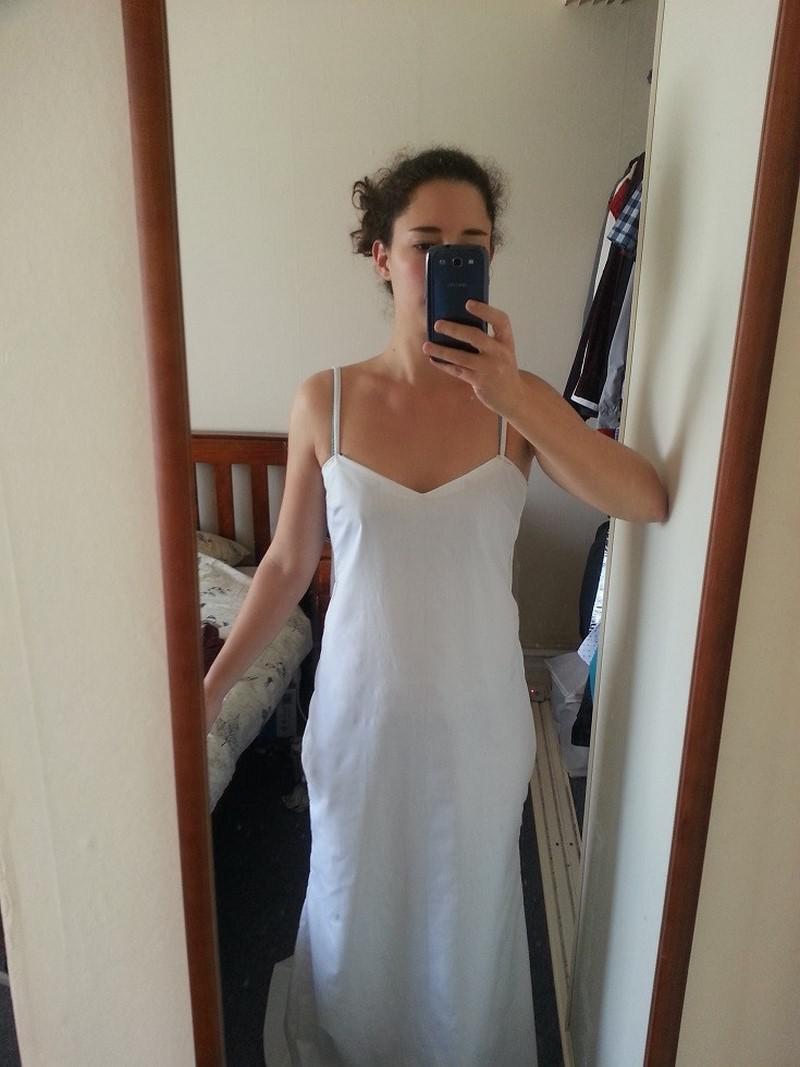 Priekscaronnbsplaquoapakscaronkleitasraquo var izmantot vislētāko audumunbs... Autors: matilde Nevari atļauties dārgu kāzu kleitu? Dari kā viņa - uzšuj to pati!