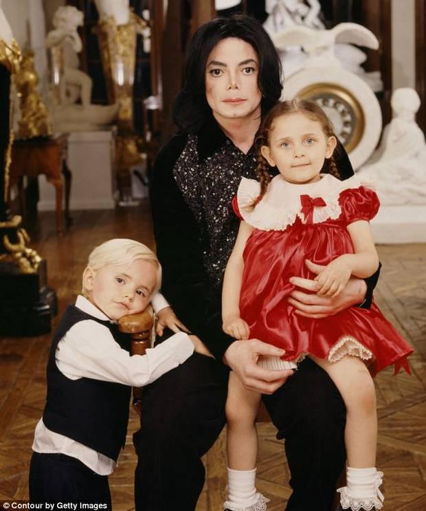 Dziedātājs bija divas reizes... Autors: WatKat Michael Jackson nāve:apstākļu sakritība, liktenis vai slepkavība?