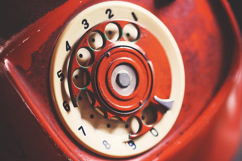 Telefons ar griežamu ripuVēl... Autors: Lestets 18 lietas, ko cilvēki jaunāki par 18 gadiem nav redzējuši