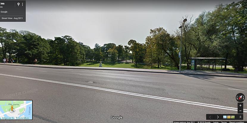 Jelgava Lielā iela 2011 gads Autors: Little rocket man Pārmaiņas Latvijas pilsētās 2011 vs 2018