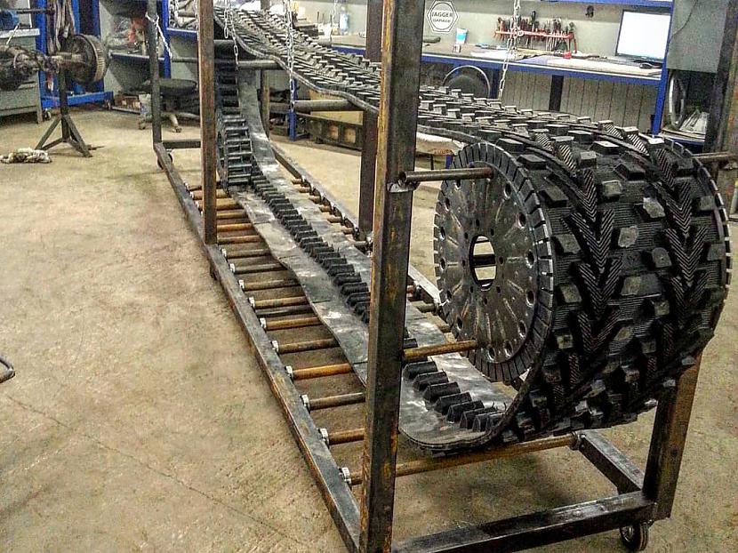 Autors: Lestets Tas izskatās neiespējami - Bentley "ultratanks"