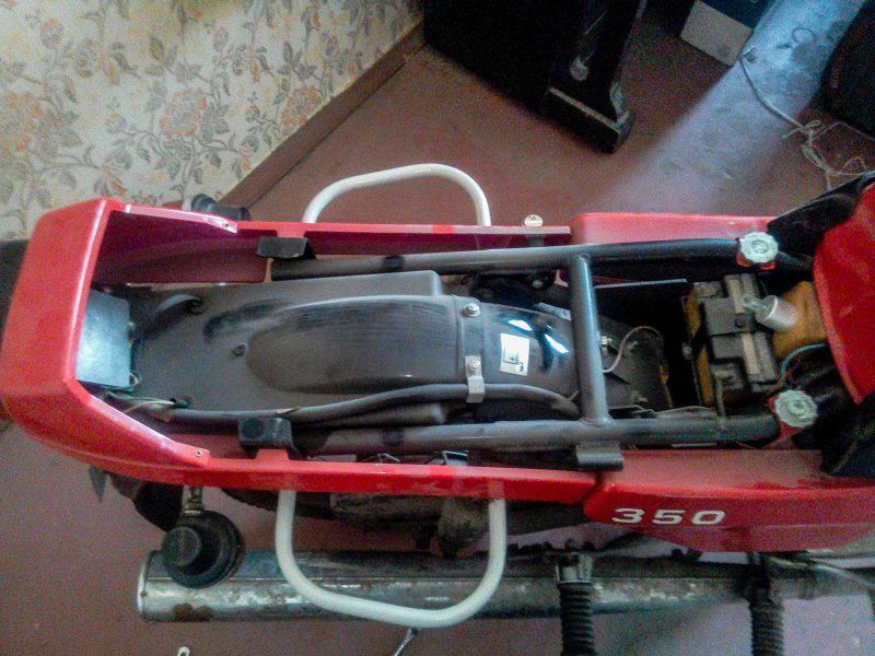 Motociklam ir rindas 2... Autors: pyrathe Jauna JAWA-350 dzīvoklī nostāvējusi 30 gadus