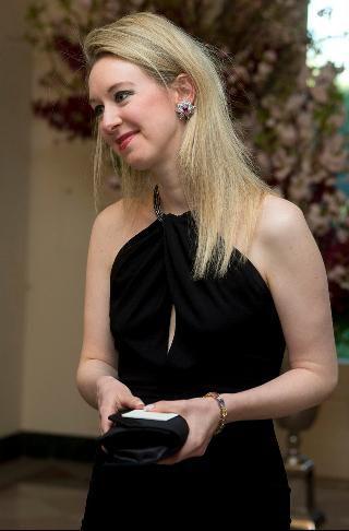 2015gada jūlijā... Autors: WatKat Mazie lielie meli. Elizabeth Holmes lieta.