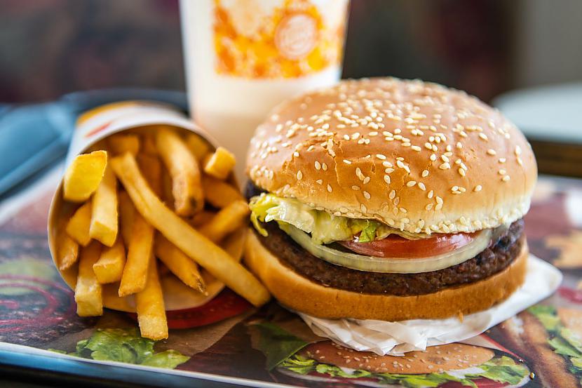 Autors: Latvian Revenger "Burger King" piedzīvo nepatīkamu brīdi, jo vegānu burgera vietā izsūta parasto