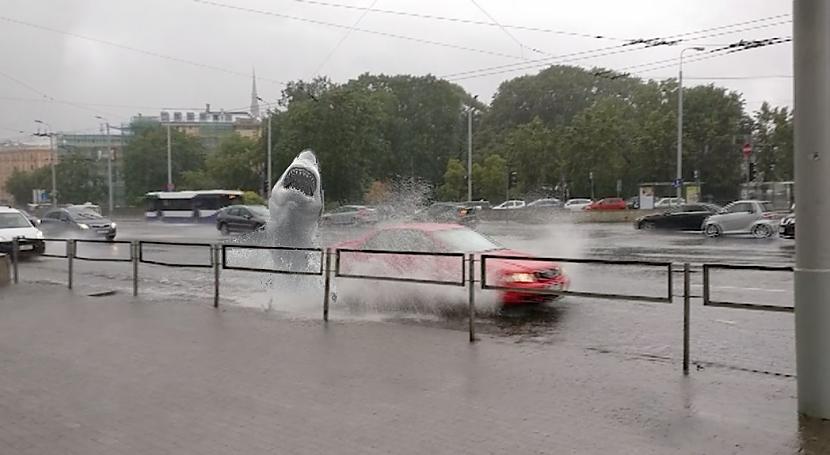 Šokējoši kadri no Rīgas plūdiem
