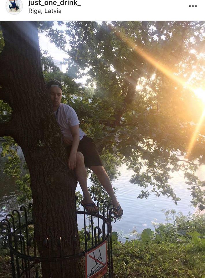 Autors: deathprincess Latvietis gūst slavu pasaulē ar "parubīšanos dzērumā".