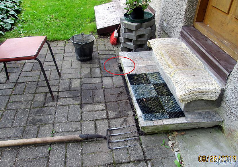 Beidzot tas atrod spraugu... Autors: rasiks Neesmu slepkava