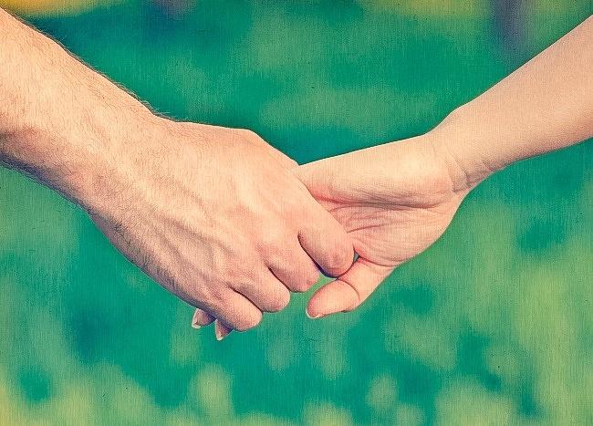 nbspSatvert pirkstus ... Autors: matilde Tas, kā jūs sadodaties rokās, var atklāt daudz ko par jūsu attiecībām