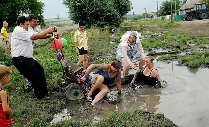 Komplimenta vietāSarunājas... Autors: es tēvocis Asorti ar tekstu šodienai (12.09.2019)