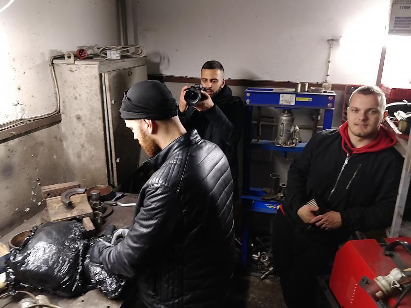 Autors: Sandis Kalniņš3 Dzelzskalns un Sandis iet pakaļ savam, un iemūžina to asa sižeta video