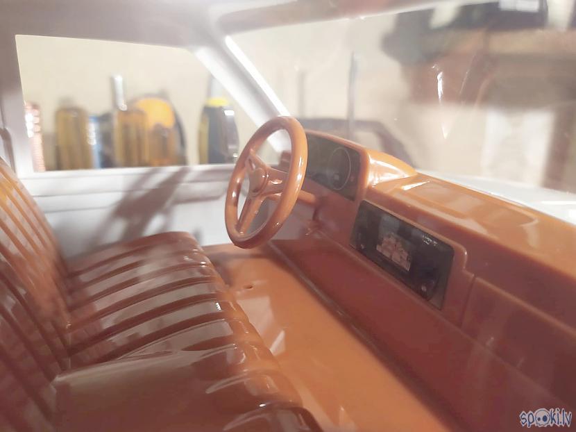 Autors: SalvatoreMundi Jauns radiovadāms auto, kastes atvēršana.
