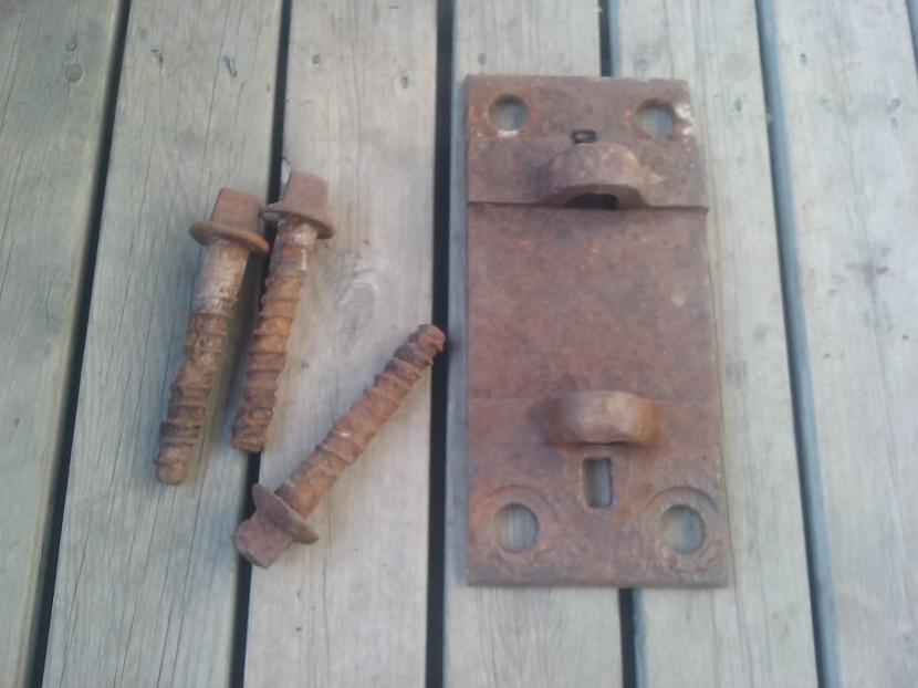 Dzelzceļa sliedes turētajs... Autors: Arnis Zemlickis Dari pats - Vintage galda lampa un USB lādētājs.