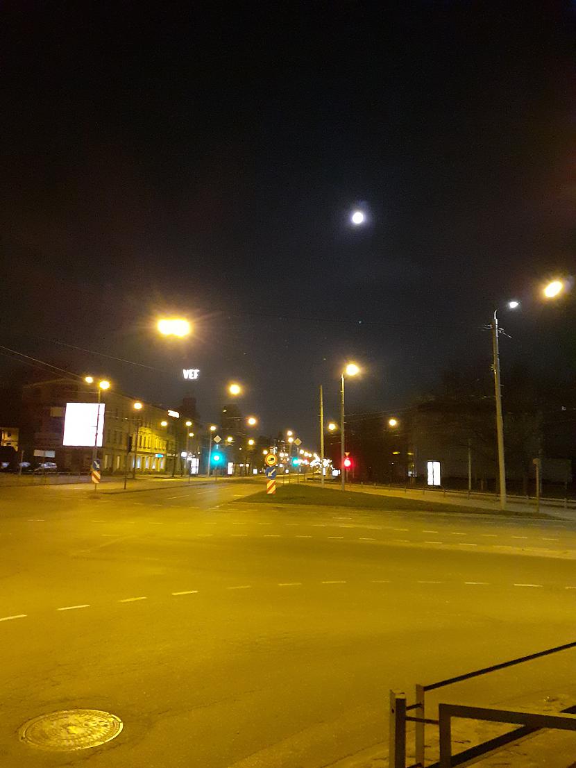 Apmēram pusstundu vēlāk virs... Autors: Drakonvīrs Pilnmēness plkst 4 - 4.30, un saullēkts...