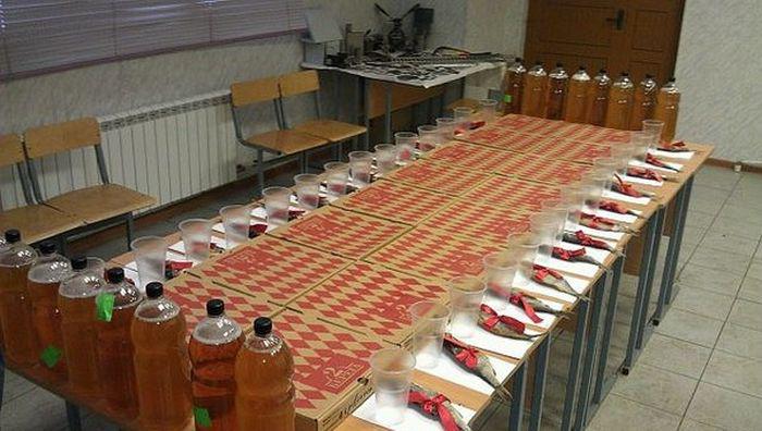 Parkā uz soliņa sēž vīrelis... Autors: es tēvocis Joku asorti jeb veselīga smieklu deva jautrākai dienai (19.03.2020)