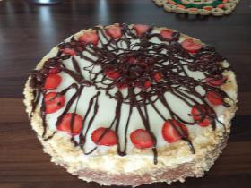 Zemeņu torte neprašām, pagatavošanas laiks - 1 stunda.