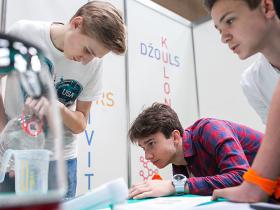 Dažas dienas, lai pieteiktos fizikas erudīcijas konkursam “FIZMIX Eksperiments"