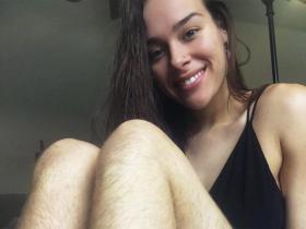Spalvainas kājas un paduses