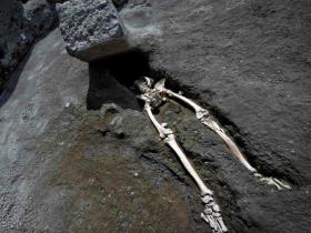 Кā patiesībā nomira "nabaga cilvēks" no Pompejiem?!