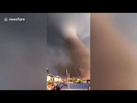 Ar dabas varenību joki mazi (Tornado)