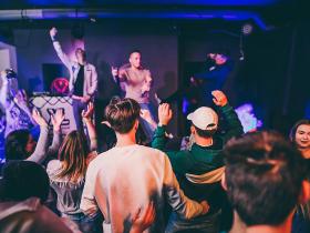 NOKLAUSIES! Latviešu radīts deju hits, veltīts pasākumu tūrei "Putu Paradīze"